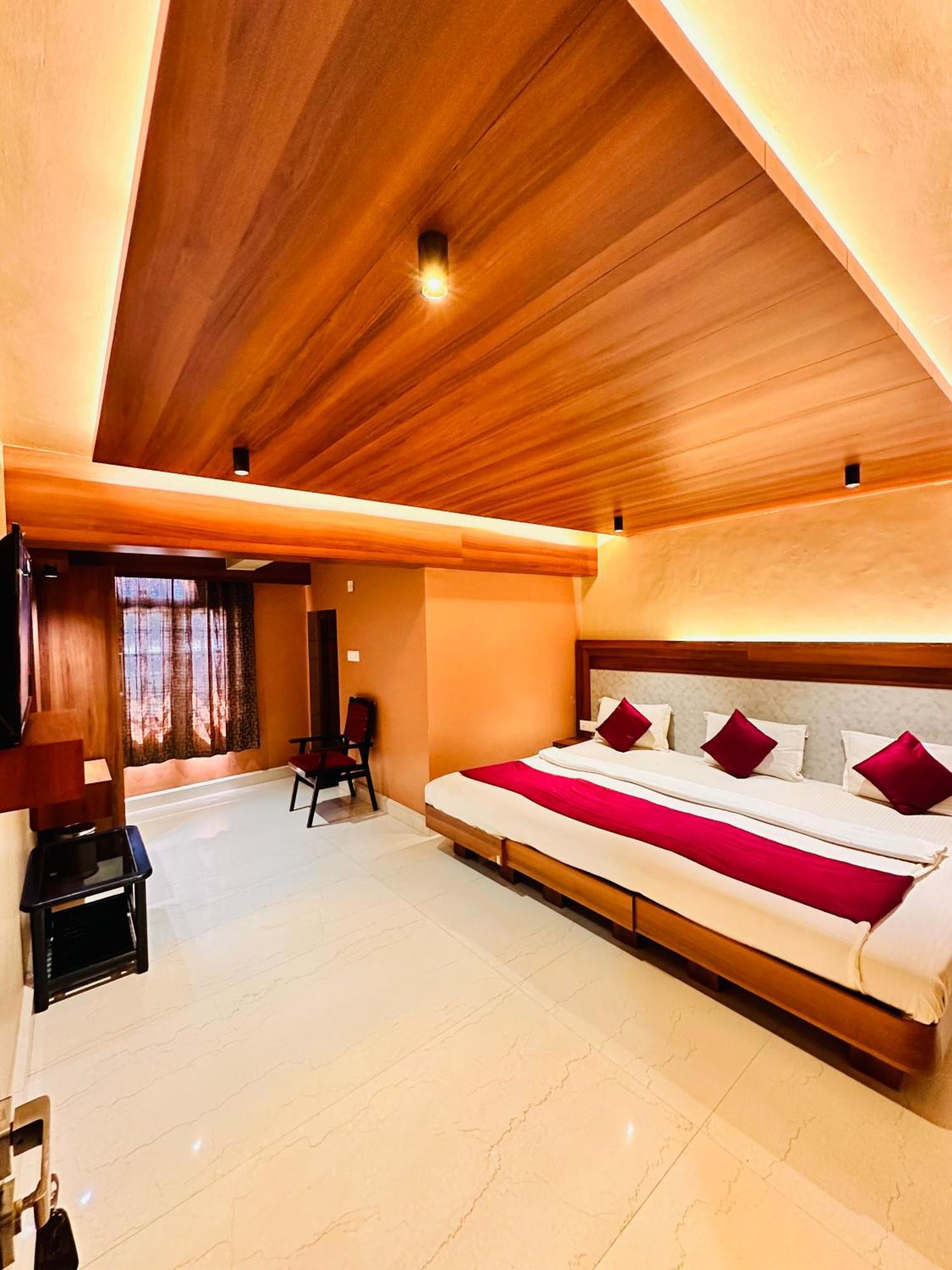 City Palace Hotel Ooty Exterior photo