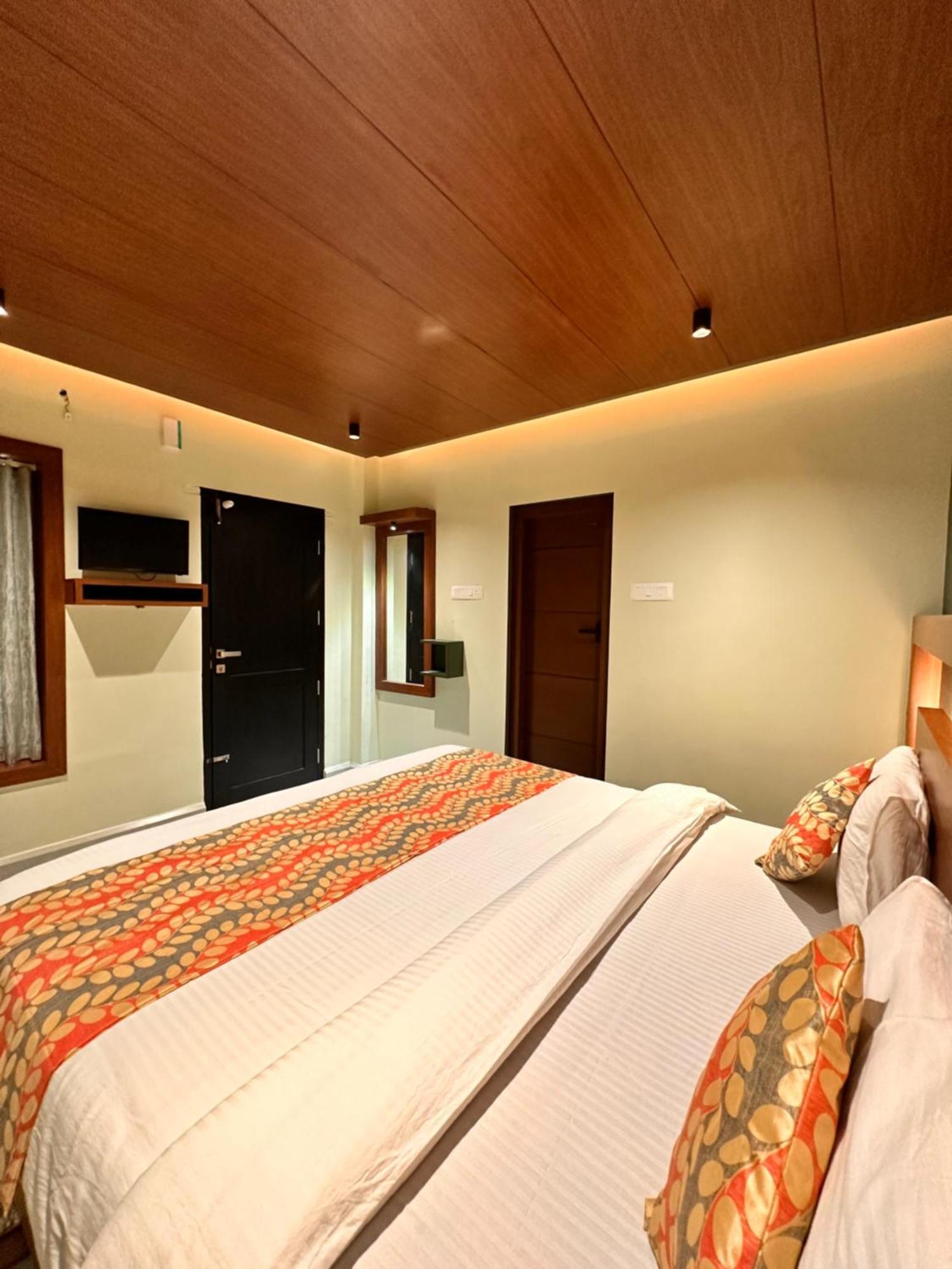 City Palace Hotel Ooty Exterior photo