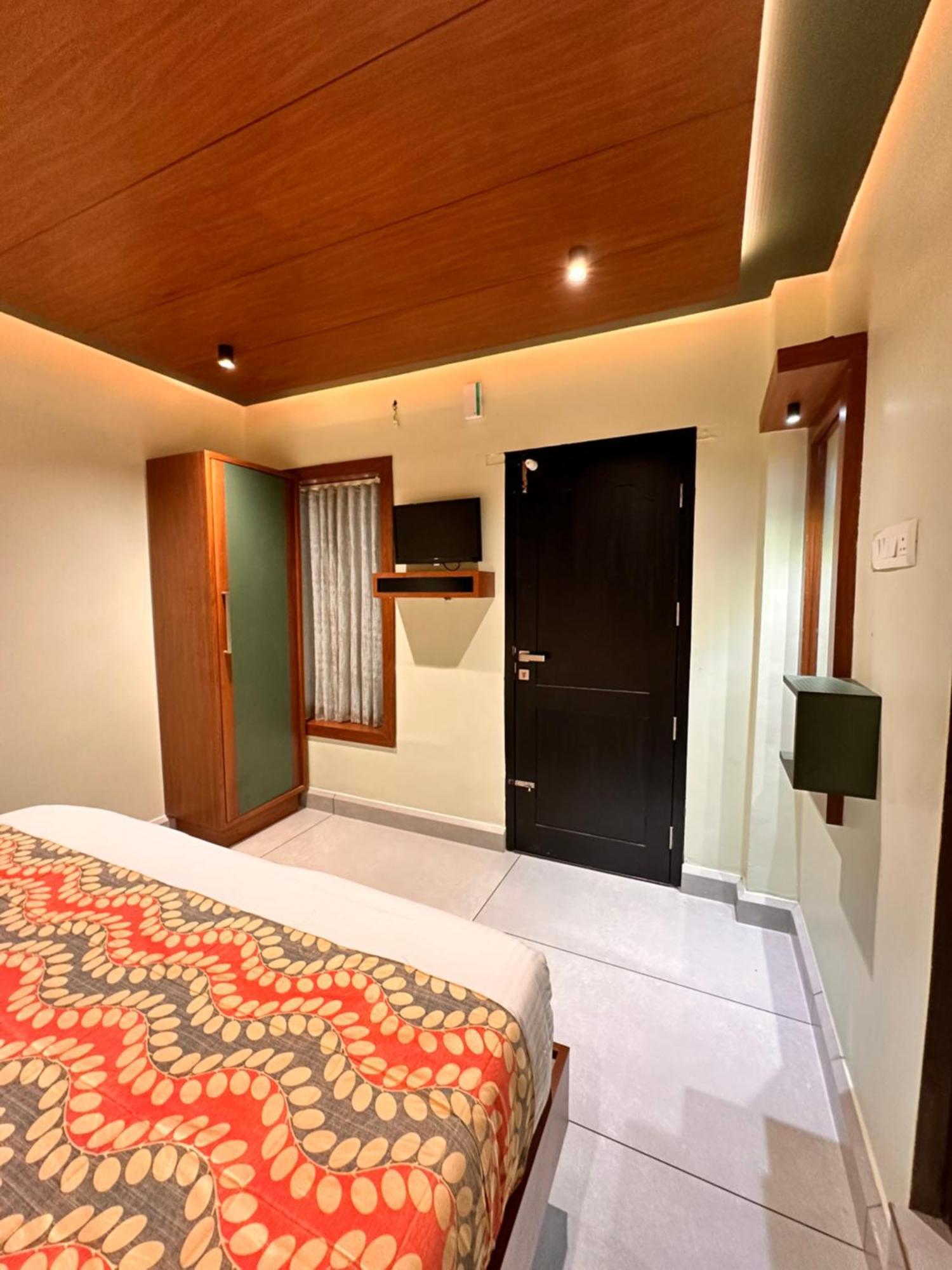 City Palace Hotel Ooty Exterior photo